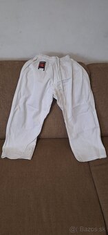 Chrániče, kimono na karate 2x nosené, niektoré nové - 2