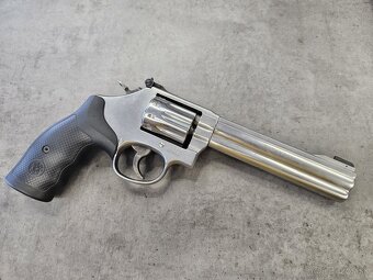 Smith wesson 617 6" 22lr - 2