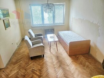 2 izbový byt Bánovce nad Bebravou / CENTRUM / LOGGIA / ČIAST - 2