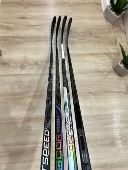 HOKEJKY ĽAVAČKY CCM XF PRO + FT5 PRO + TRIGGER 6-9 PRO - 2
