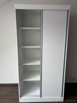 Moderná biela skriňa s posuvnými dverami (200x100x60 cm) - 2