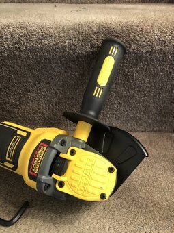 Nová AKU úhlová bruska DeWALT DCG409(bez bat. a nab.) - 2