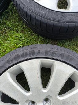 Elektróny 245/40 R19 - 2