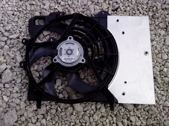 Na peugeot 208 predám ventilator chladiča, č.GMV140CEM00, - 2