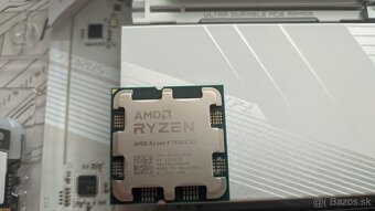 Predám AMD Ryzen 9 7950X3D (16jadrový 32vlákien) socket AM5 - 2