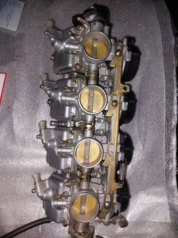 Predám karburátory kawasaki zx6r 2000 - 2