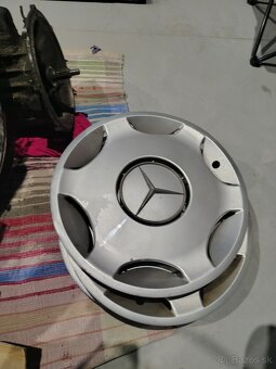 Mercedes puklice - 2