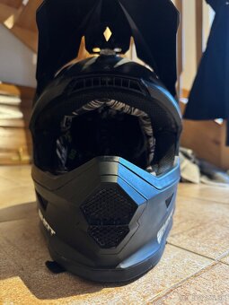 Helma SHOT - veľkosť M - 2