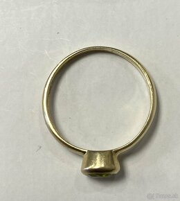 Zlatý dámsky prsteň s olivínom - 2