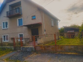 Rodinný dom s garážami a záhradou, Liptovská Porúbka. - 2