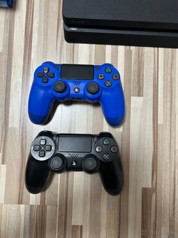 PS4 Slim 500GB + dva ovládače + 4 hry - 2