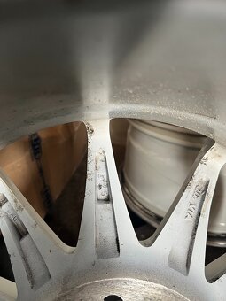 Japan Racing JR11 Rozteč: 4x100, 4x108 - 2