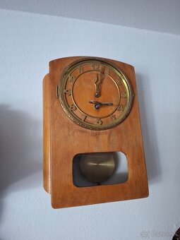 Predám funkčné drevené nástenné hodiny 22 € - 2