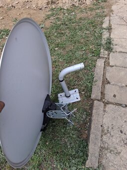 Satelitná parabola s konzolou - 2