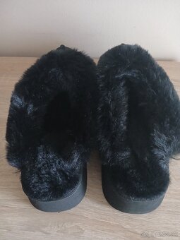 Dámske čierne papuče na platforme s kožušinou nové - 2