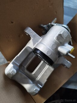 Nový strmeň Audi A6 C5 - 2