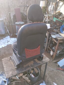 Predam vodicovu sedacku Peguot Partner - 2