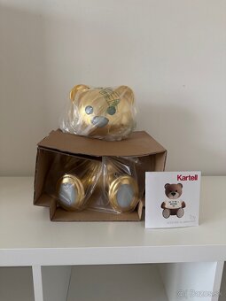 Stolová lampa “This is not a Moschino Toy” od Kartell - 2