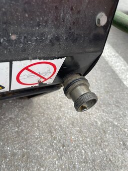 Pneumatický kompresor+10m hadice a zbíjačka - 2