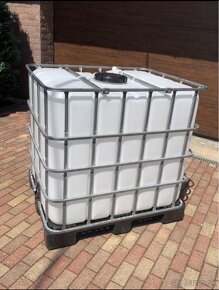 Predám čistú  1000l nádrž - 2