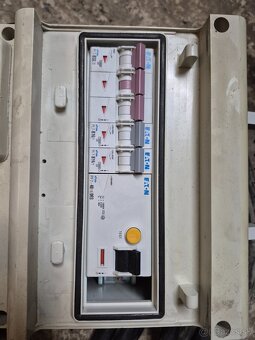 Rozvádzač elektrický . - 2