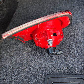 Zadnné svetlo piate dvere - 2