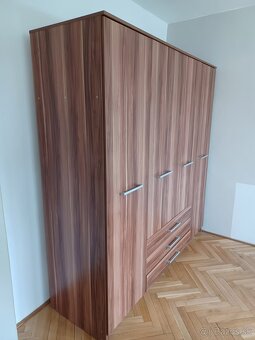 Veľká šatníková skriňa - 2