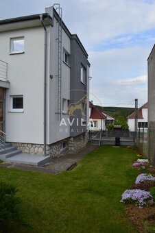 NA PREDAJ: praktický 5izbový rodinný dom s pozemkom 768m2 - - 2