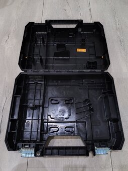 Kufrík dewalt - 2