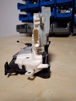 Zamok seat - 2