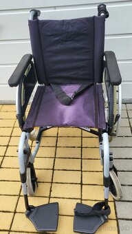 invalidny vozík 45cm pridavne brzdy pre asistenta odľahčeny - 2