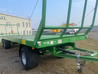 Traktorový přepravník balíků PRONAR T026 - 2
