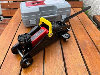 Hydraulický zdvihak na auto 2T - 2