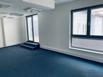 Reprezentatívne kancelárie v centre s parkovaním a terasou,  - 2