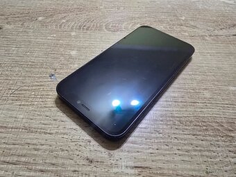 Iphone 12 mini plnefunkcny ma len jemne znamky pouzivania al - 2