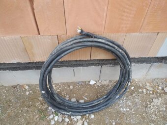 elektrický kábel,  kanalizačná rúra, tmel - 2