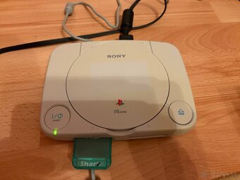 Playstation one (1) 1x ovladač 7x original hra - 2