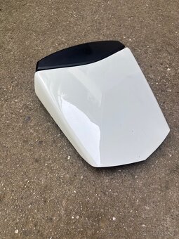 Sedačka Yamaha r6 2005 - 2