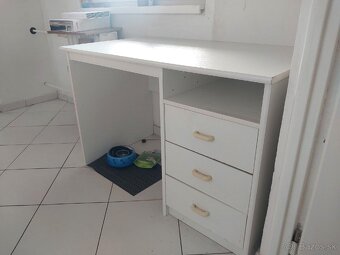 Darujem skriňu + stolik - 2