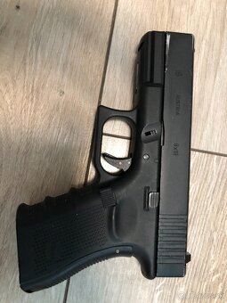 Predám WE airsoft pištoľ GBB EU19 Gen. 4 Green Gas Čierna - 2