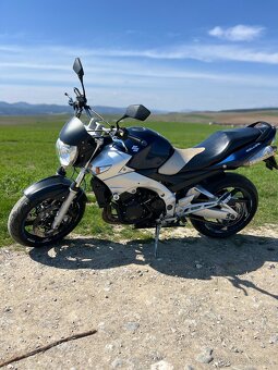 SUZUKI GSR 600 - 2