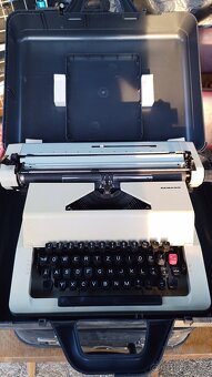 Predam pisaci stroj znacky CONSUL a REMAGG Original - 2