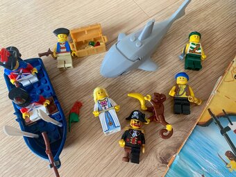 LEGO Pirates 6243 Brickbeard's Bounty - 2