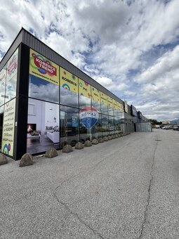 PRENÁJOM - Obchodné priestory 220m2 v nákupnom centre TATRY, - 2