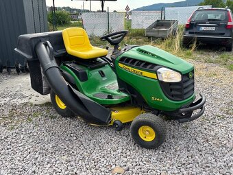 John Deere S240 - 2