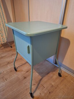 Retro stolík v dobrom stave - 2