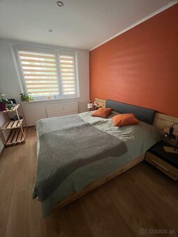 Manželská posteľ s nočnými stolíkmi - 2