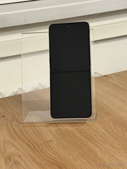 Dobrý deň Ponúkam na predaj Samsung Z Flip 5 512GB White - 2