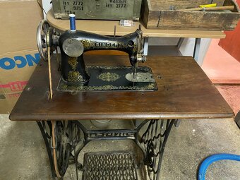 Starožitnosti šiaci stroj značky Singer - 2