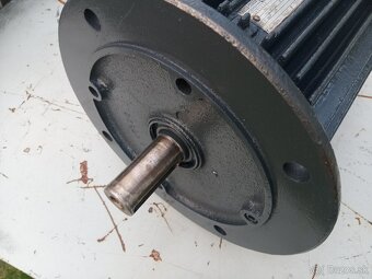 Elektromotor 1,5kW ,  940ot. prírubový - 2